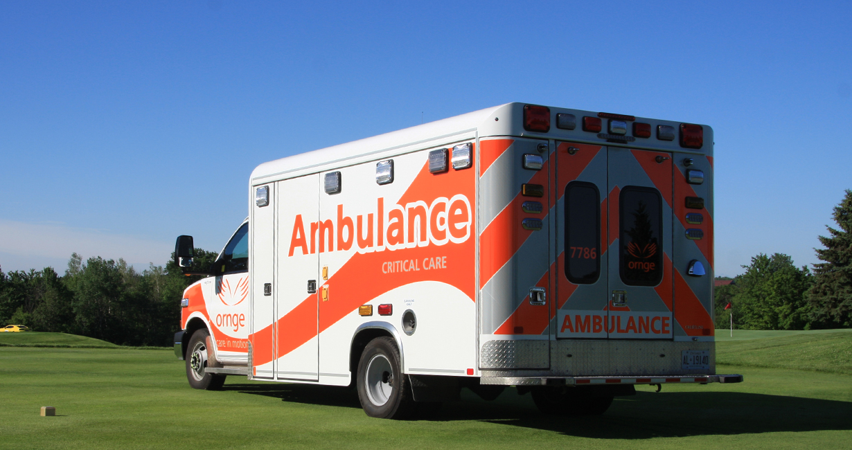 Une image d'une camionnette d'ambulance terrestre Ornge